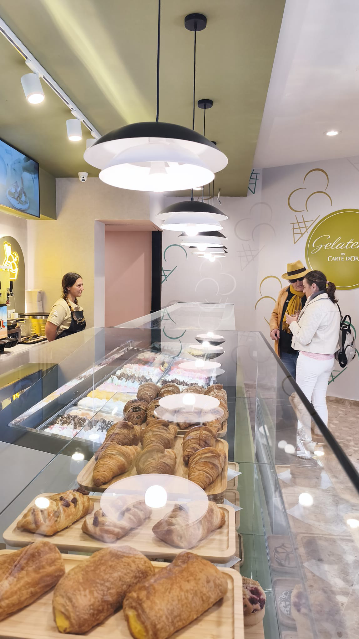 Vitrina de bollería y helados de Terrassa Dénia